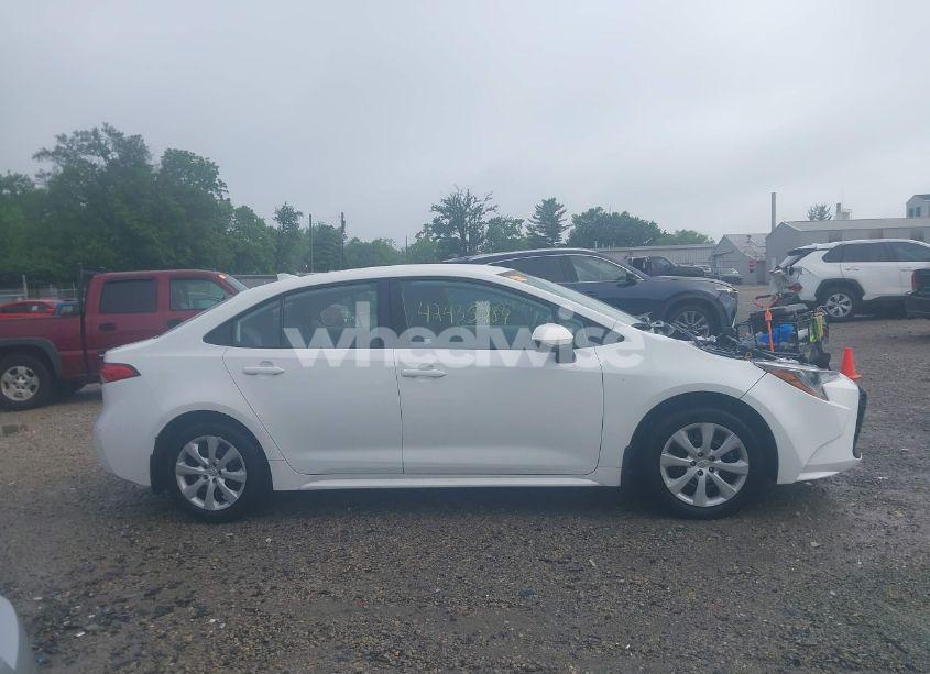 Photo 14 of 2021 Toyota Corolla LE (VIN 5YFEPMAE0MP160278)