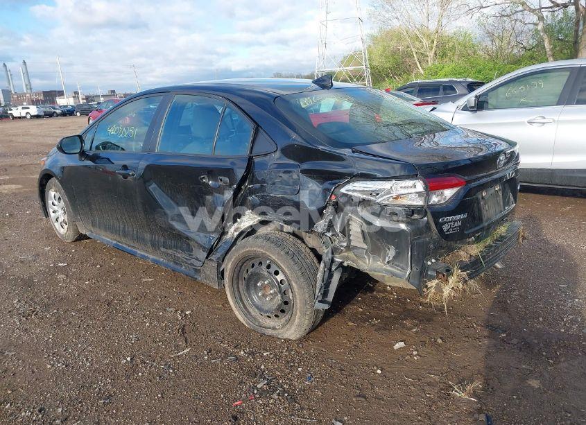 Photo 3 of 2021 Toyota Corolla LE (VIN 5YFEPMAE0MP179381)