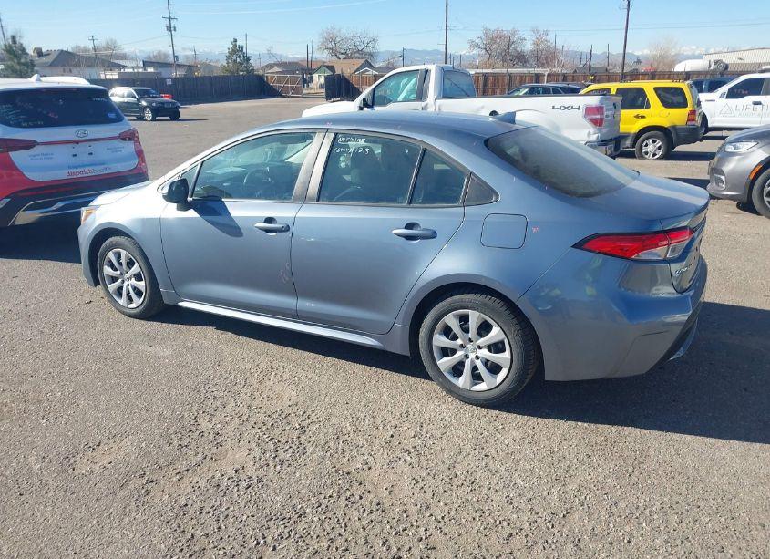 Photo 3 of 2021 Toyota Corolla LE (VIN 5YFEPMAE0MP186962)