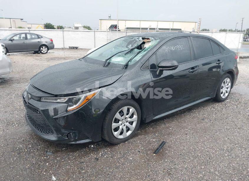 Photo 2 of 2021 Toyota Corolla LE (VIN 5YFEPMAE0MP207342)