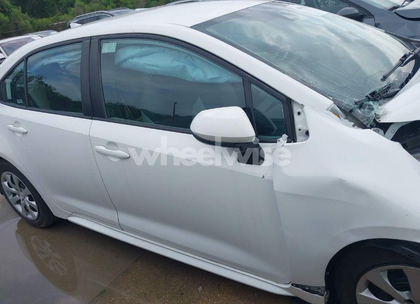 Photo 13 of 2021 Toyota Corolla LE (VIN 5YFEPMAE0MP215666)