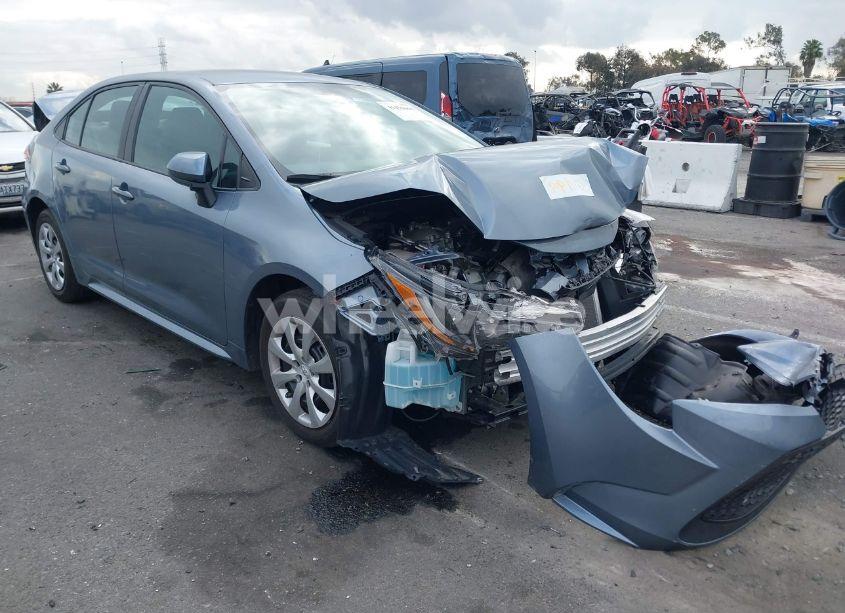 2021 Toyota Corolla LE (VIN 5YFEPMAE0MP235870) main photo