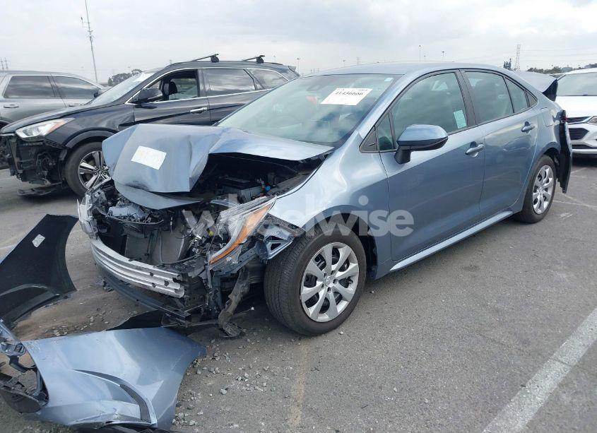 Photo 2 of 2021 Toyota Corolla LE (VIN 5YFEPMAE0MP235870)