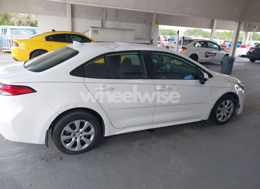 Photo 13 of 2022 Toyota Corolla LE (VIN 5YFEPMAE0NP272113)