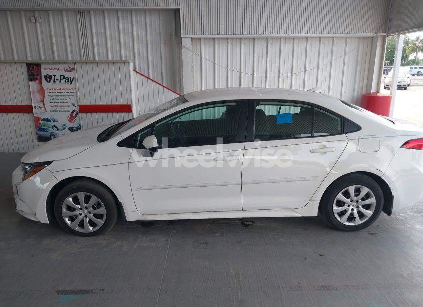 Photo 14 of 2022 Toyota Corolla LE (VIN 5YFEPMAE0NP272113)