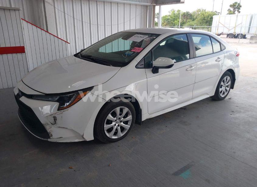 Photo 2 of 2022 Toyota Corolla LE (VIN 5YFEPMAE0NP272113)