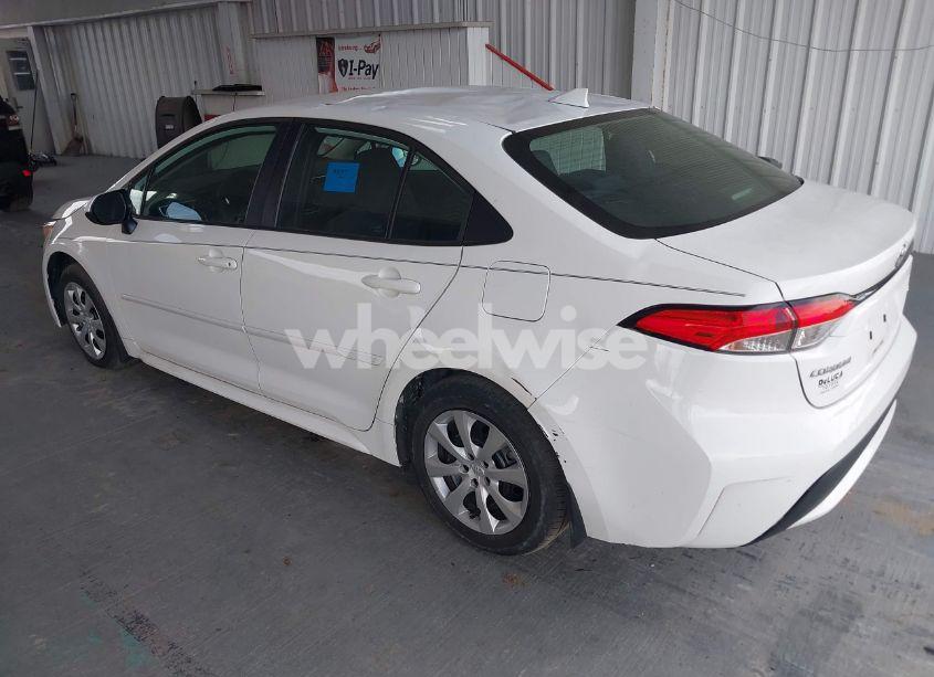 Photo 3 of 2022 Toyota Corolla LE (VIN 5YFEPMAE0NP272113)