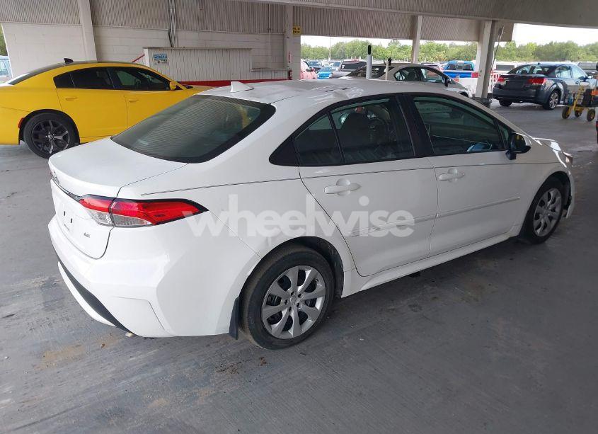 Photo 4 of 2022 Toyota Corolla LE (VIN 5YFEPMAE0NP272113)