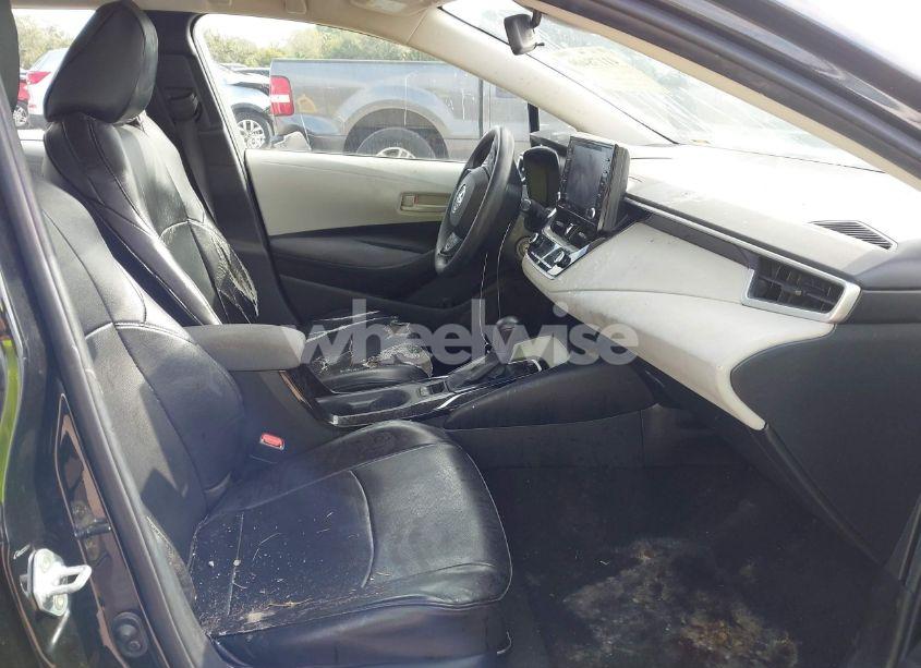 Photo 5 of 2022 Toyota Corolla LE (VIN 5YFEPMAE0NP288327)