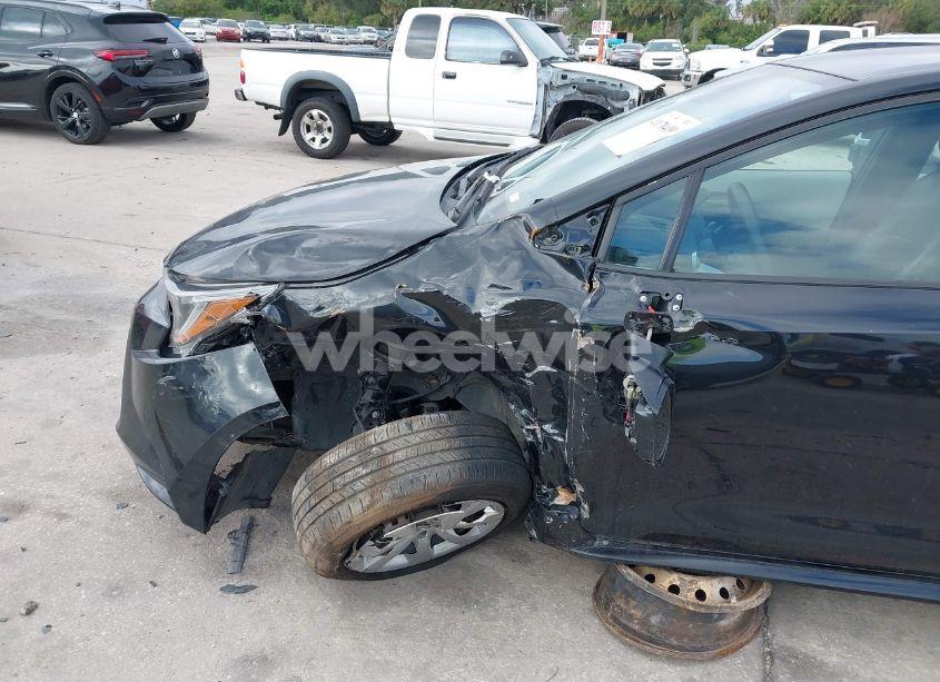 Photo 6 of 2022 Toyota Corolla LE (VIN 5YFEPMAE0NP288327)