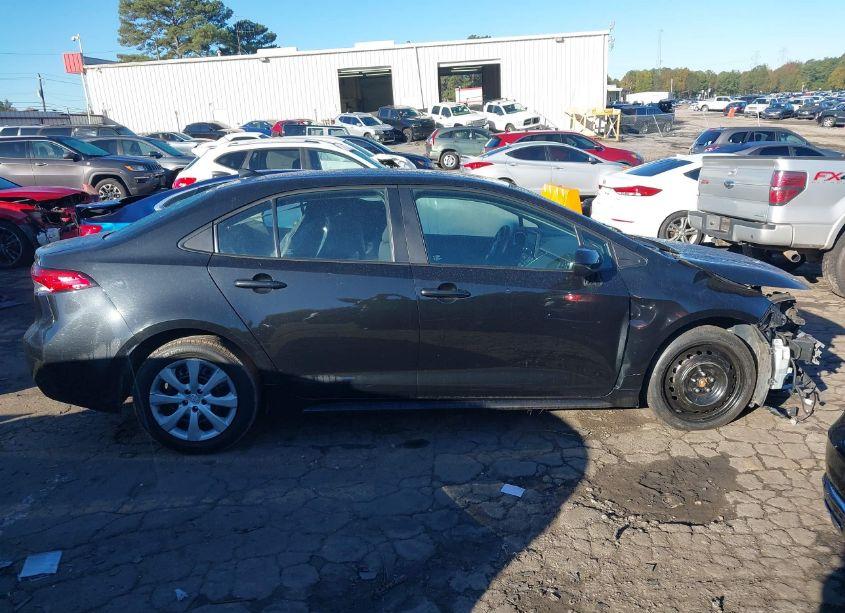 Photo 13 of 2022 Toyota Corolla LE (VIN 5YFEPMAE0NP304011)