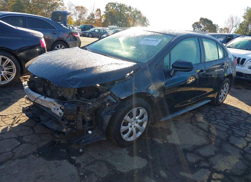 Photo 2 of 2022 Toyota Corolla LE (VIN 5YFEPMAE0NP304011)