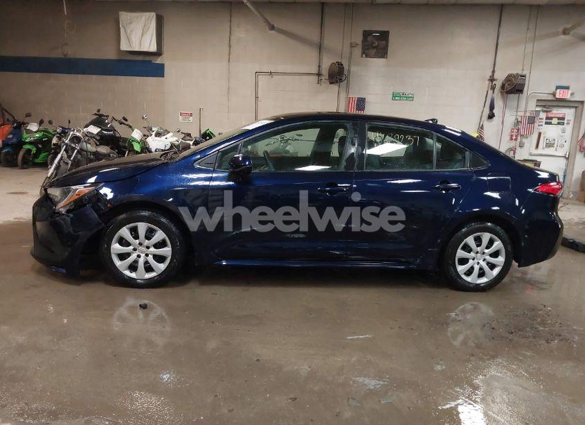 Photo 15 of 2022 Toyota Corolla LE (VIN 5YFEPMAE0NP304039)