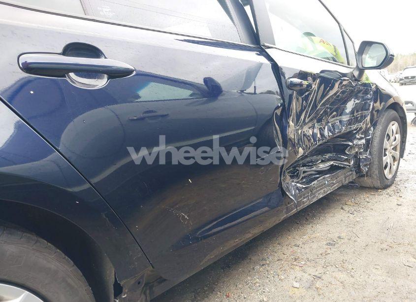 Photo 18 of 2022 Toyota Corolla LE (VIN 5YFEPMAE0NP315364)