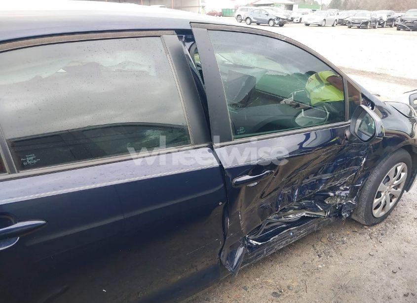 Photo 6 of 2022 Toyota Corolla LE (VIN 5YFEPMAE0NP315364)