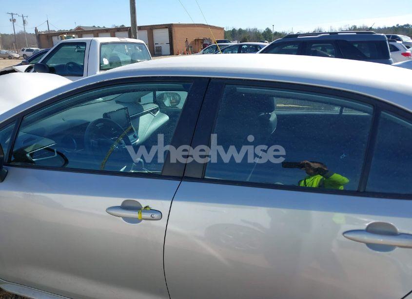 Photo 14 of 2022 Toyota Corolla LE (VIN 5YFEPMAE0NP325540)