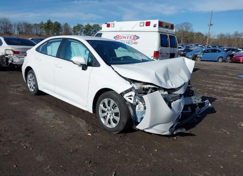 2022 Toyota Corolla LE (VIN 5YFEPMAE0NP333637) main photo