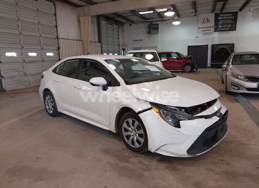 2022 Toyota Corolla LE (VIN 5YFEPMAE0NP337381) main photo