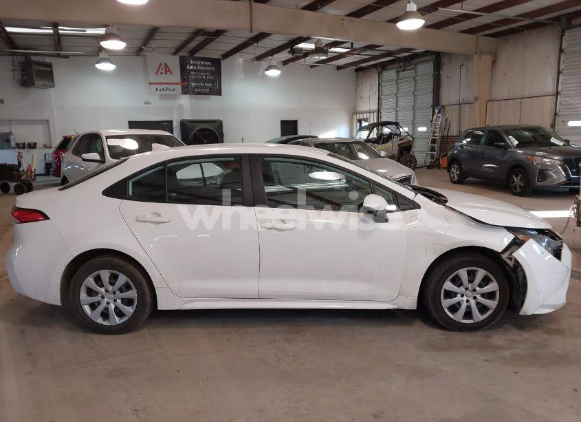 Photo 13 of 2022 Toyota Corolla LE (VIN 5YFEPMAE0NP337381)