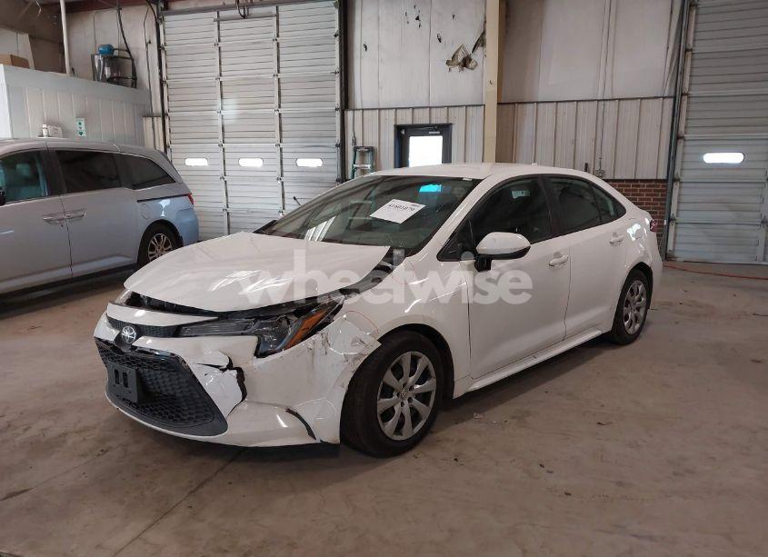 Photo 2 of 2022 Toyota Corolla LE (VIN 5YFEPMAE0NP337381)