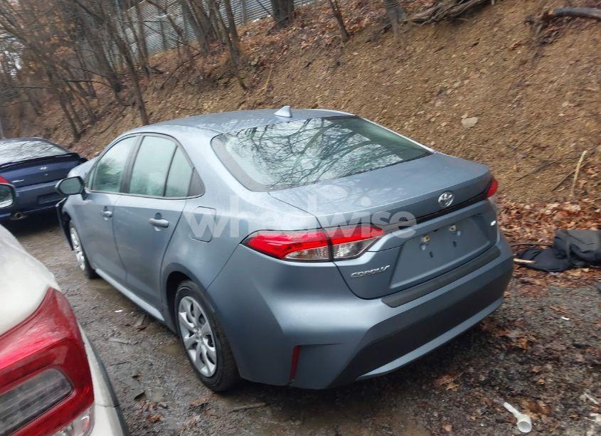 Photo 3 of 2021 Toyota Corolla LE (VIN 5YFEPMAE1MP161004)