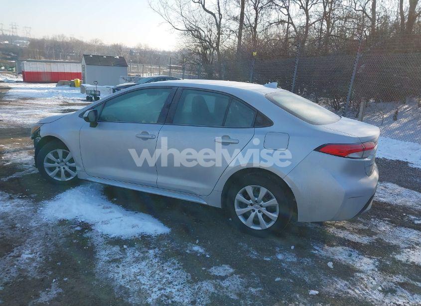 Photo 3 of 2021 Toyota Corolla LE (VIN 5YFEPMAE1MP184797)