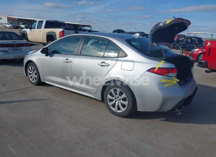 Photo 3 of 2021 Toyota Corolla LE (VIN 5YFEPMAE1MP192334)