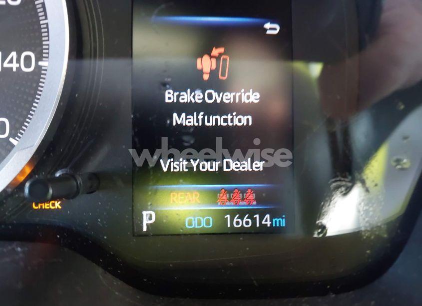 Photo 15 of 2021 Toyota Corolla LE (VIN 5YFEPMAE1MP196142)