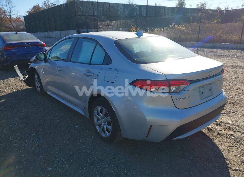 Photo 3 of 2021 Toyota Corolla LE (VIN 5YFEPMAE1MP196142)