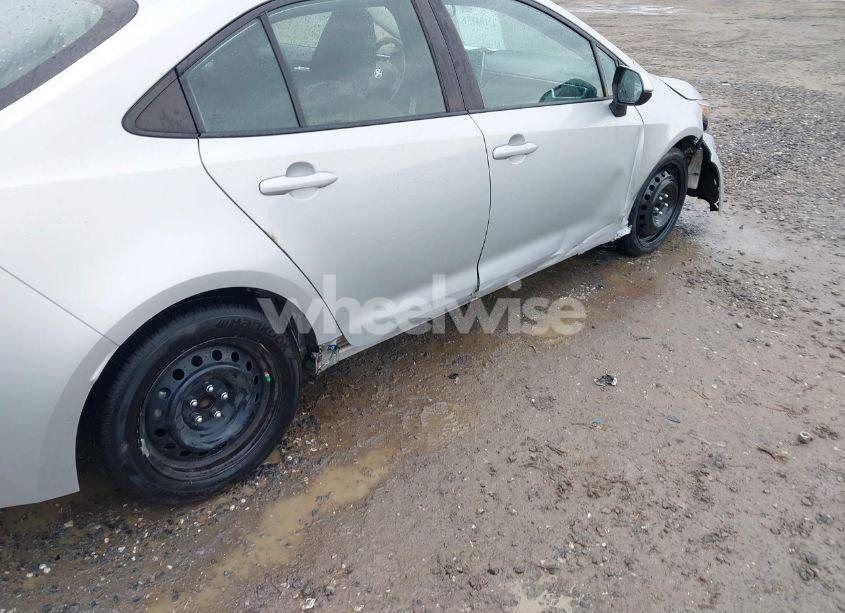 Photo 18 of 2021 Toyota Corolla LE (VIN 5YFEPMAE1MP243895)