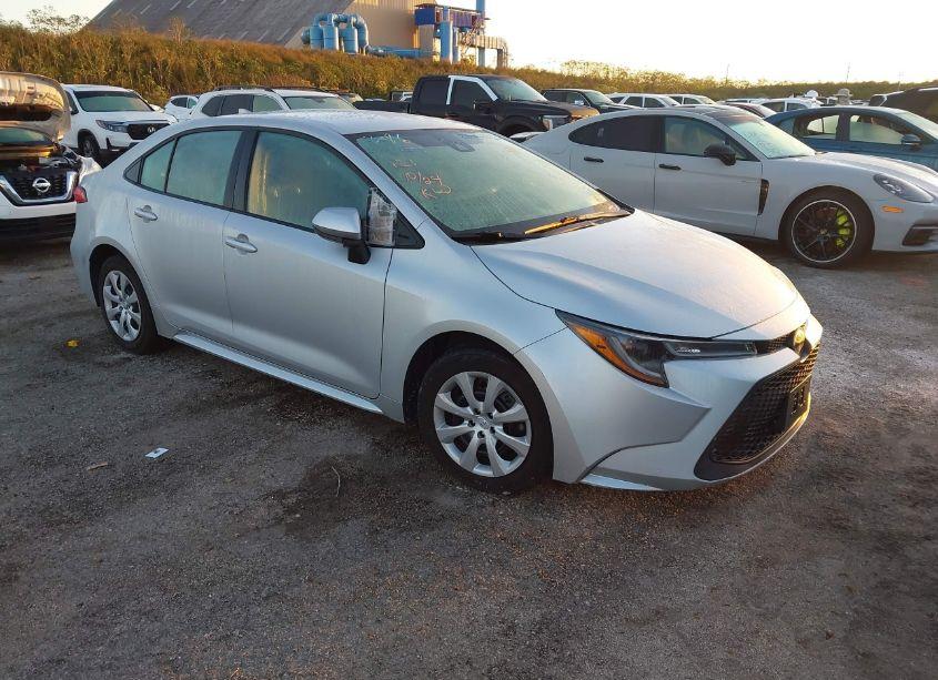 2021 Toyota Corolla LE (VIN 5YFEPMAE1MP256887) main photo