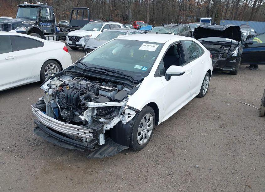 Photo 2 of 2022 Toyota Corolla LE (VIN 5YFEPMAE1NP274887)