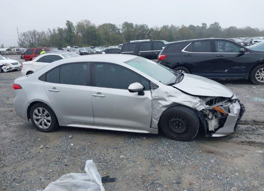 Photo 13 of 2022 Toyota Corolla LE (VIN 5YFEPMAE1NP286294)