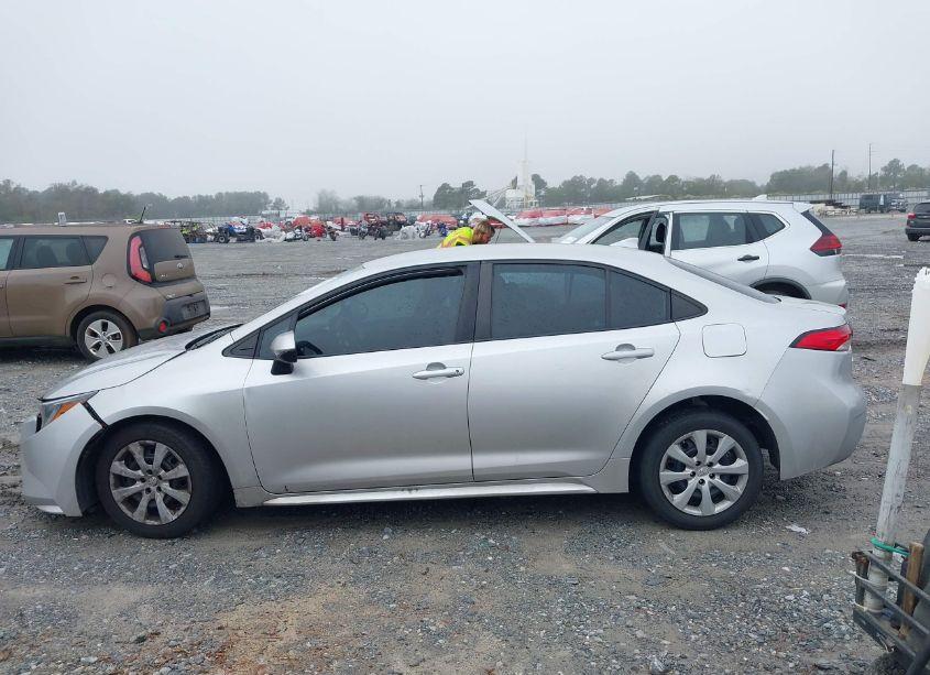 Photo 14 of 2022 Toyota Corolla LE (VIN 5YFEPMAE1NP286294)