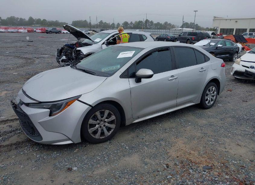 Photo 2 of 2022 Toyota Corolla LE (VIN 5YFEPMAE1NP286294)