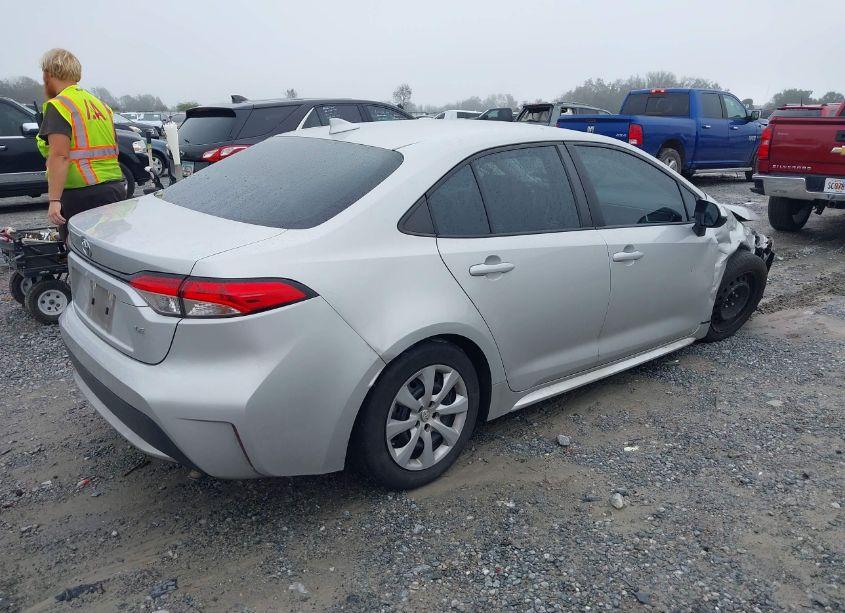 Photo 4 of 2022 Toyota Corolla LE (VIN 5YFEPMAE1NP286294)