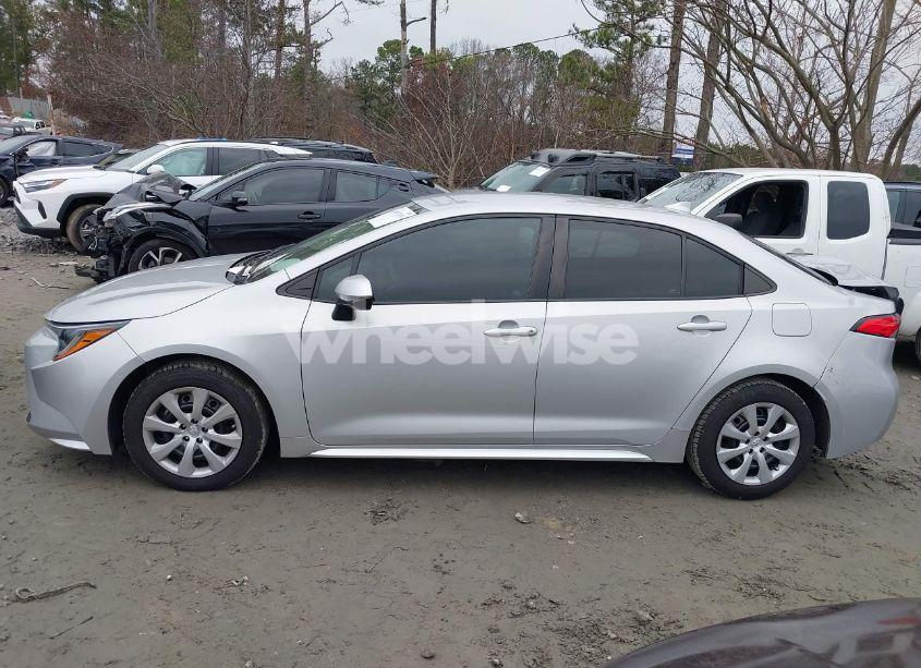 Photo 14 of 2022 Toyota Corolla LE (VIN 5YFEPMAE1NP288854)