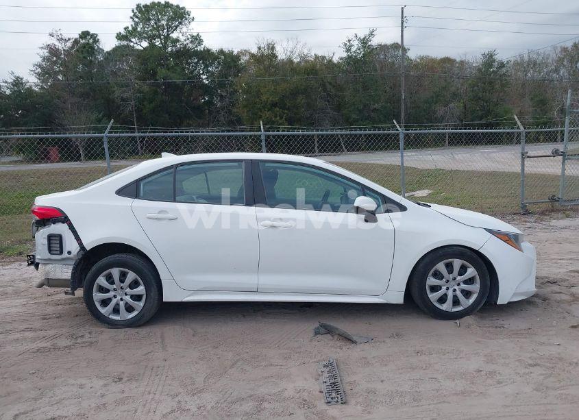 Photo 14 of 2022 Toyota Corolla LE (VIN 5YFEPMAE1NP307323)