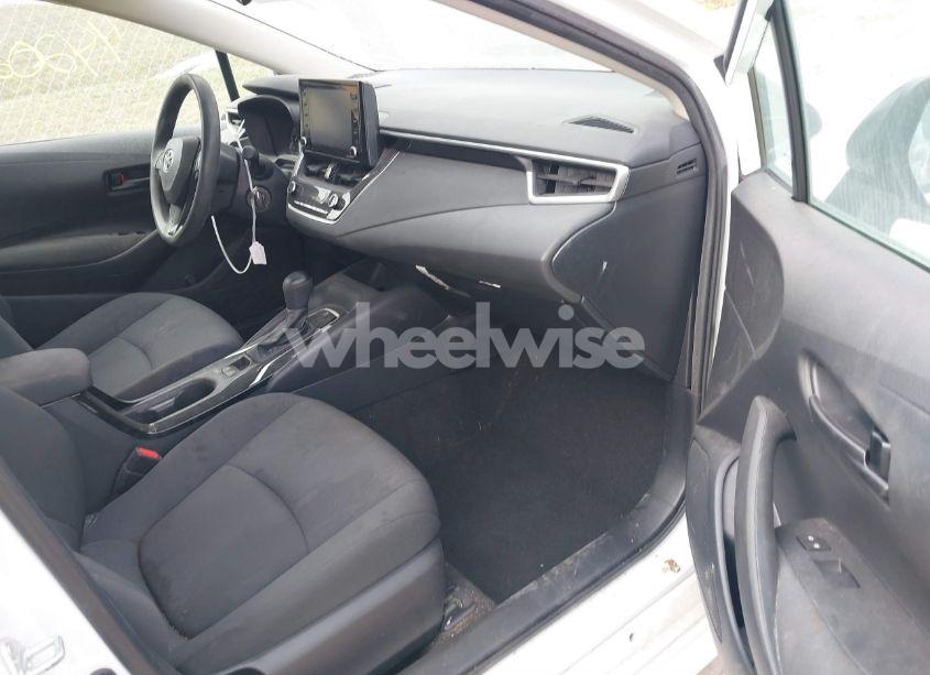 Photo 5 of 2022 Toyota Corolla LE (VIN 5YFEPMAE1NP307323)