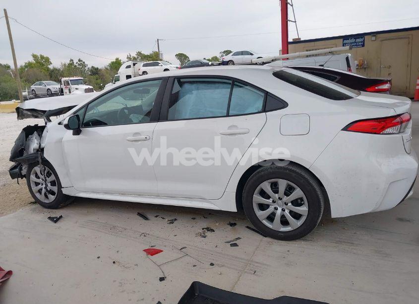 Photo 15 of 2022 Toyota Corolla LE (VIN 5YFEPMAE1NP328656)