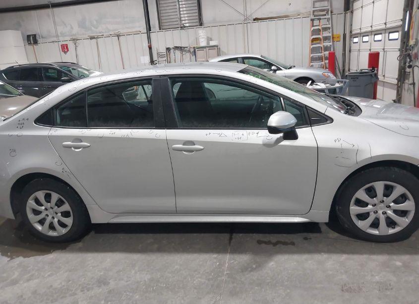 Photo 13 of 2022 Toyota Corolla LE (VIN 5YFEPMAE1NP332948)