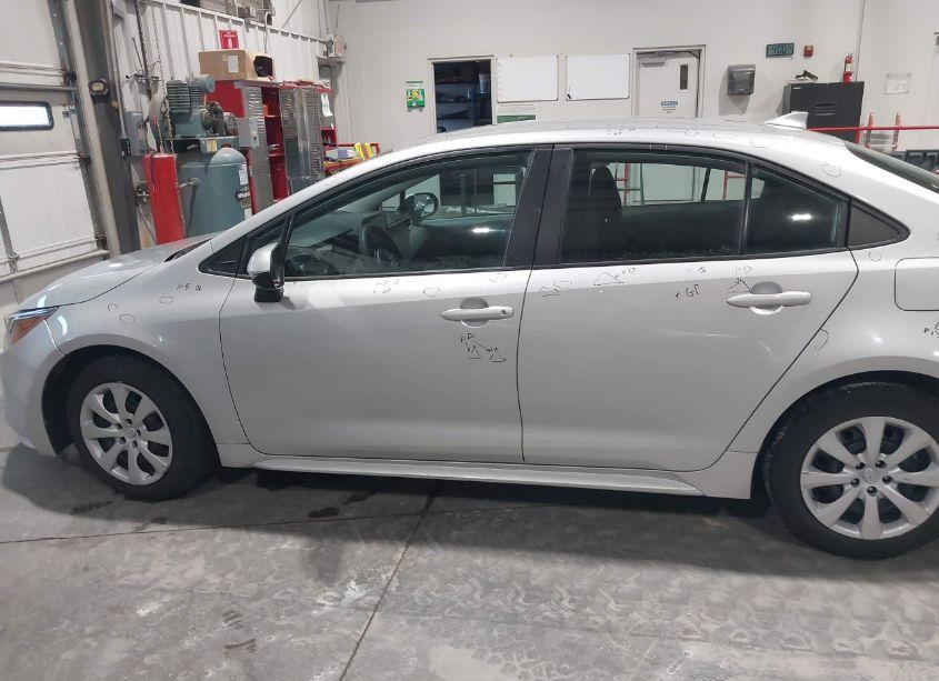 Photo 14 of 2022 Toyota Corolla LE (VIN 5YFEPMAE1NP332948)