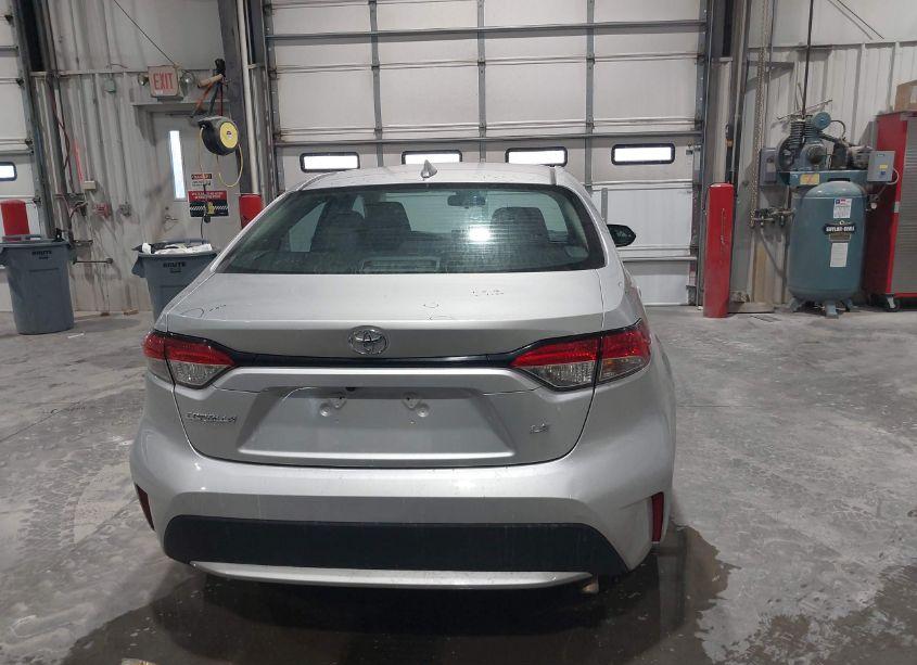 Photo 16 of 2022 Toyota Corolla LE (VIN 5YFEPMAE1NP332948)