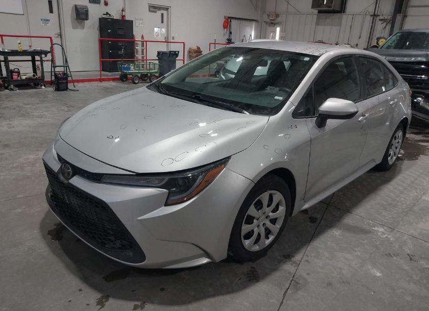 Photo 2 of 2022 Toyota Corolla LE (VIN 5YFEPMAE1NP332948)