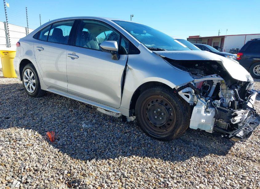 2022 Toyota Corolla LE (VIN 5YFEPMAE1NP332965) main photo