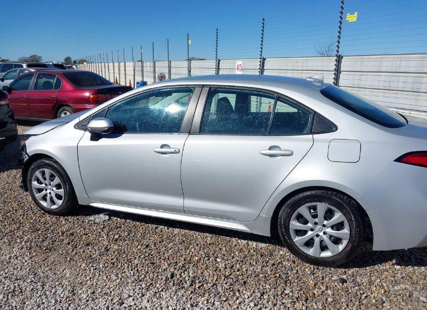 Photo 15 of 2022 Toyota Corolla LE (VIN 5YFEPMAE1NP332965)