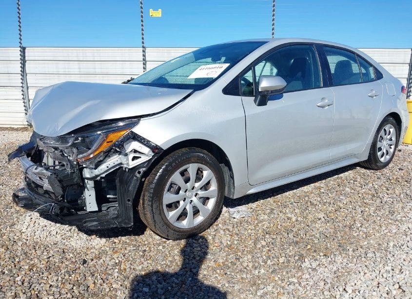 Photo 2 of 2022 Toyota Corolla LE (VIN 5YFEPMAE1NP332965)