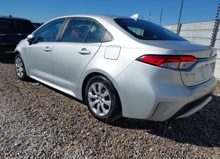 Photo 3 of 2022 Toyota Corolla LE (VIN 5YFEPMAE1NP332965)