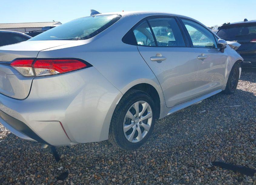 Photo 4 of 2022 Toyota Corolla LE (VIN 5YFEPMAE1NP332965)