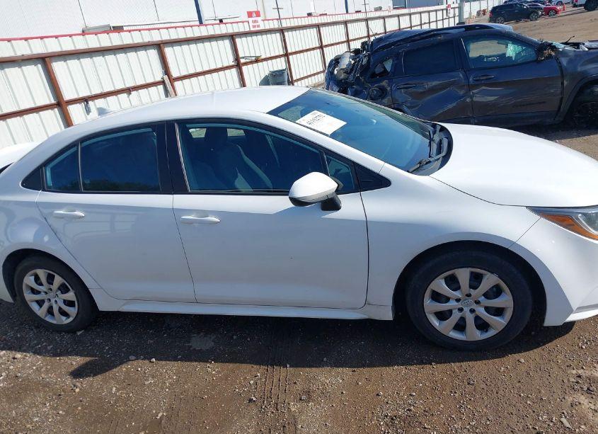 Photo 13 of 2022 Toyota Corolla LE (VIN 5YFEPMAE1NP339379)